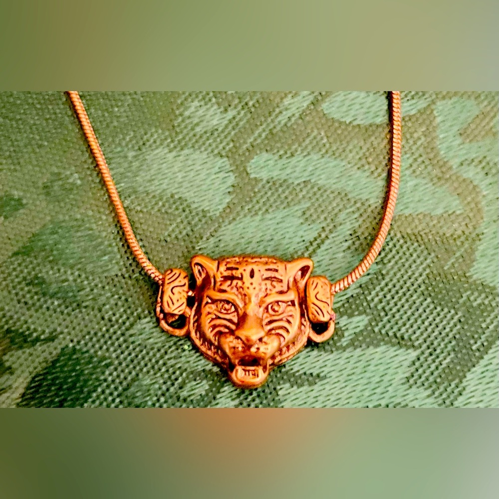 Stunning Gucci Angry Cat on a Snake chain W Huge Gucci Clasp